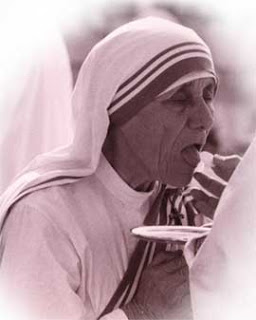 Comunión en la boca de Medre Teresa de Calcuta